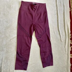 Avia Burgundy Capri Athletic Leggings Size SMALL